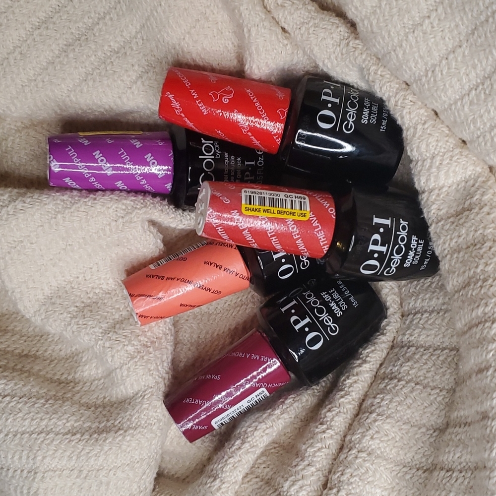 5 OPI UV/LED gel polishes